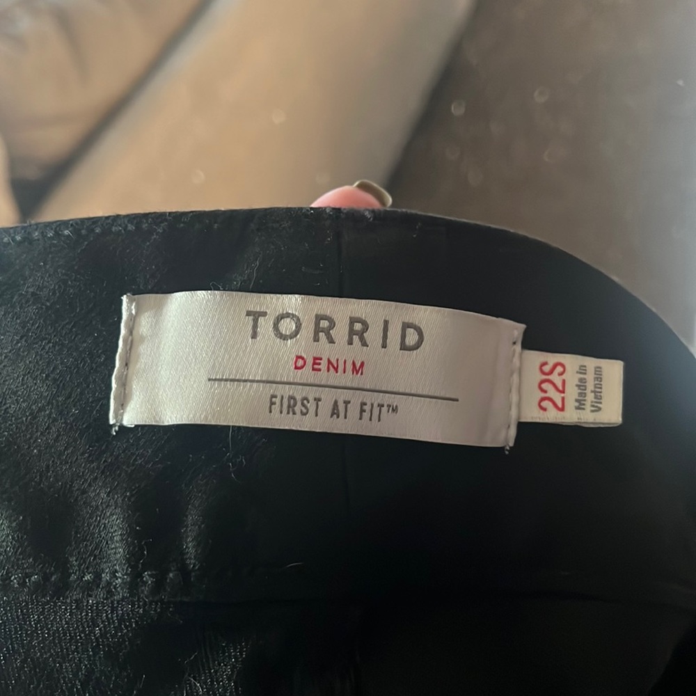 Like new black torrid jeans (short)